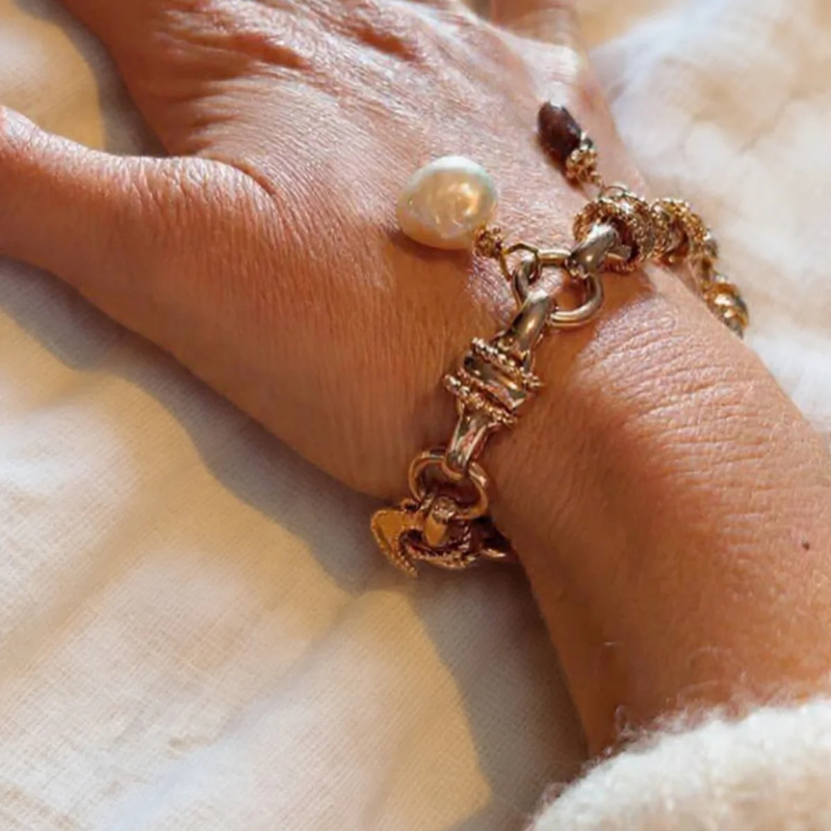 Bracelet Jayaa - Précieuses breloques – Image 3
